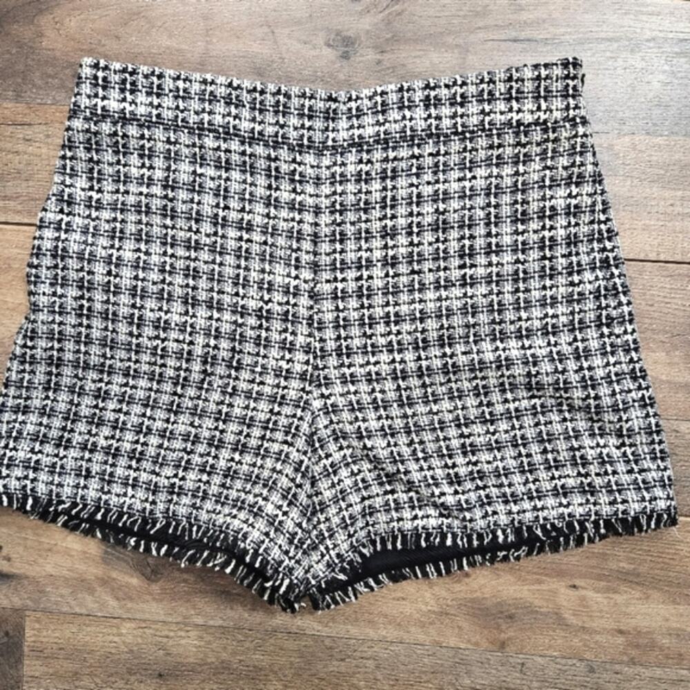 Ann Taylor Black White Tweed Boucle Frayed Hem Shorts‎ High Rise 6 New Preppy